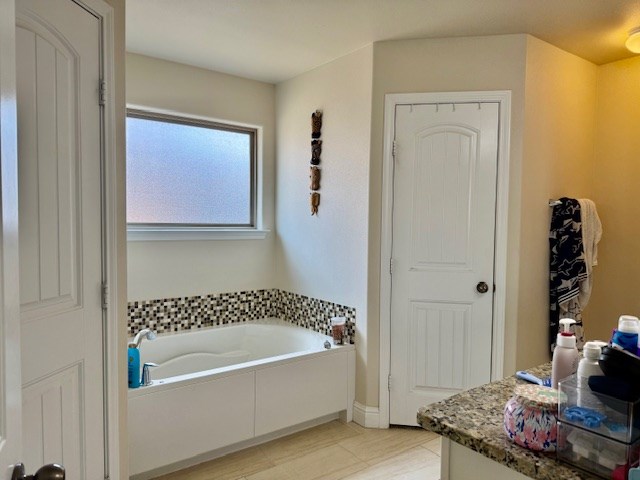 6712 Spur Dr, Midland, TX 79705 - full bath with a garden tub, vanity, and a closet