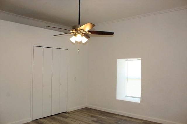 empty room featuring ceiling fan, ornamental molding, and hardwood / wood-style floors