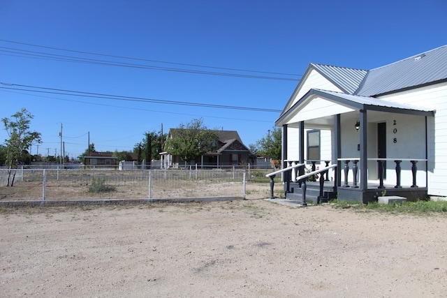 view of yard featuring covered porch