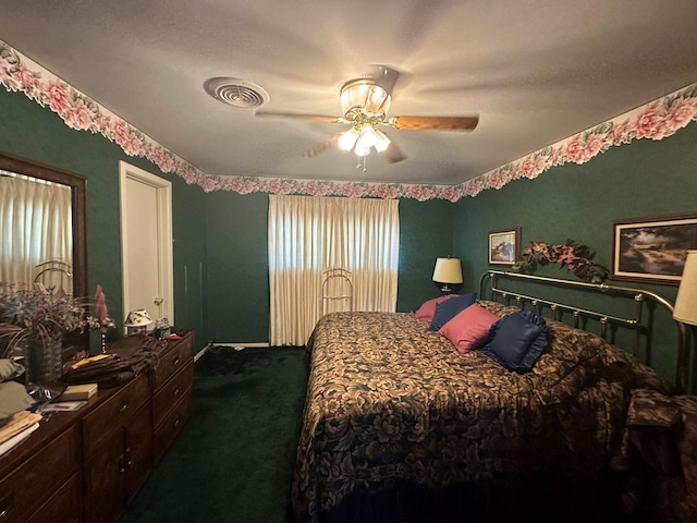 bedroom featuring a textured ceiling, carpet floors, and ceiling fan