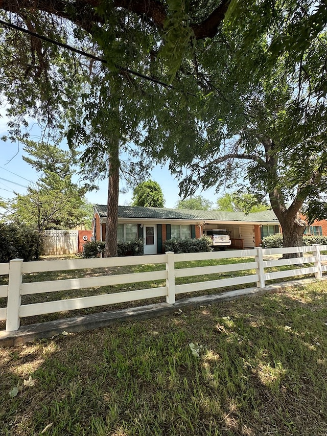 ranch-style home featuring a front yard