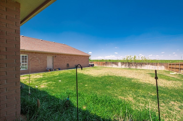 view of yard featuring a fenced backyard