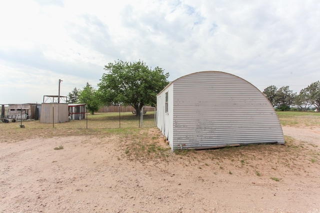 view of outdoor structure with fence and an outdoor structure