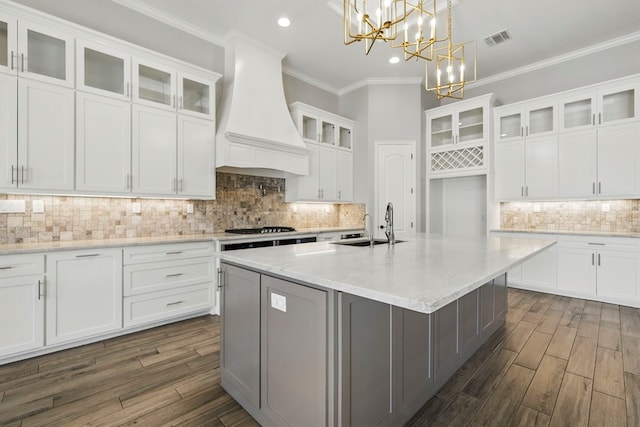 kitchen with custom range hood, recessed lighting, dark wood-style floors, decorative backsplash, and a chandelier