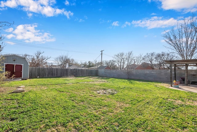 611 Storey Ave, Midland, TX 79703 - view of yard with a patio