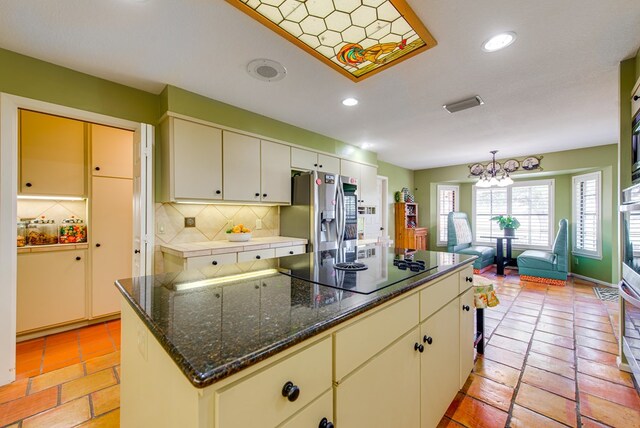 kitchen with cream cabinets, stainless steel appliances, tasteful backsplash, and recessed lighting