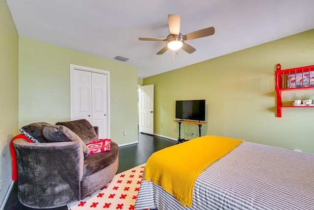 bedroom with a ceiling fan, a closet, baseboards, and visible vents