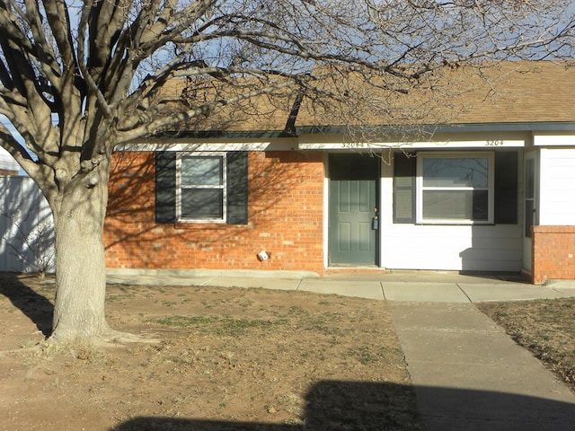 view of front of property