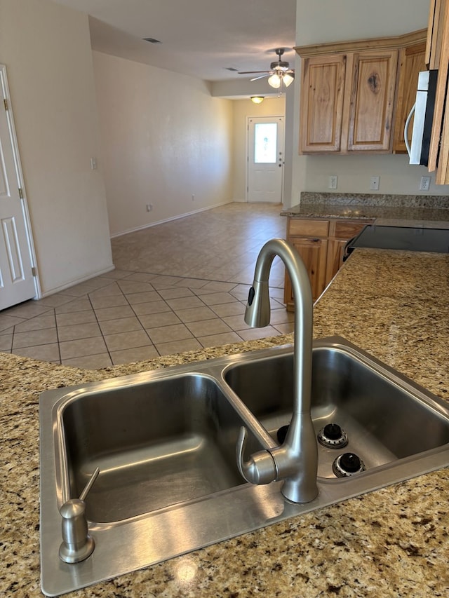 interior details with visible vents, a sink, stainless steel microwave, black / electric stove, and ceiling fan