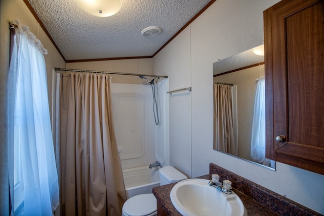 1828 S Redbud St, Pecos, TX 79772 - bathroom with a textured ceiling, vaulted ceiling, toilet, and crown molding