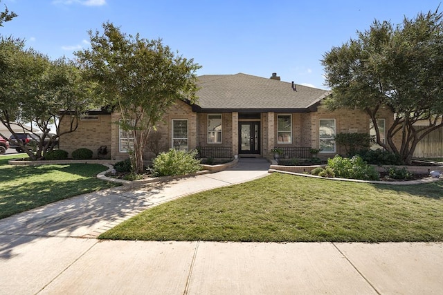 view of front of home featuring a front yard