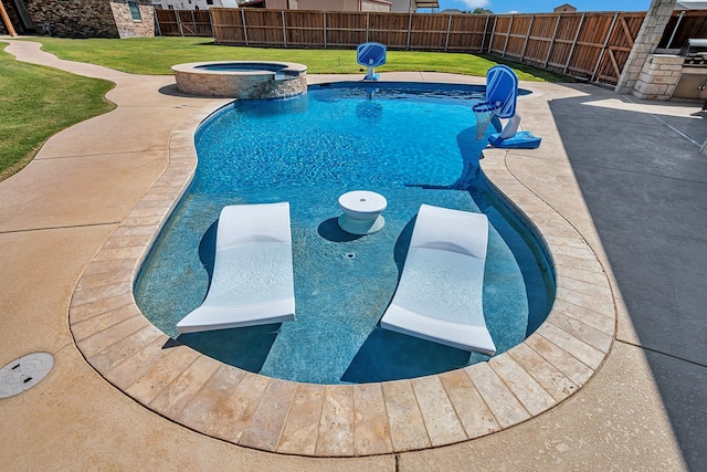 view of swimming pool featuring an in ground hot tub, a yard, and a patio