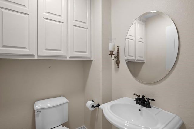 bathroom featuring a sink and toilet