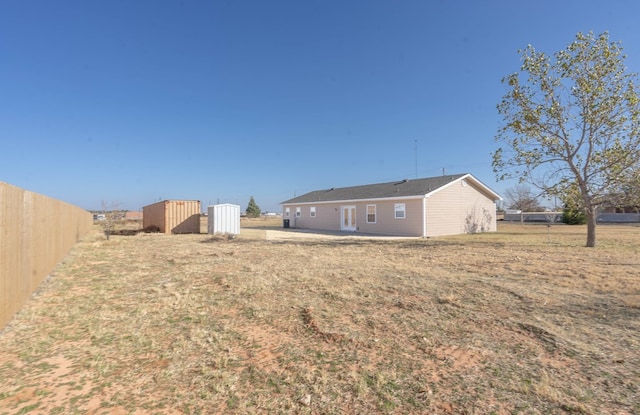 view of yard with an outbuilding and fence