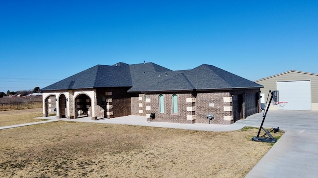 view of front of home with a garage and a front yard