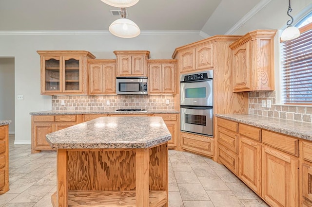 kitchen with tasteful backsplash, appliances with stainless steel finishes, and pendant lighting