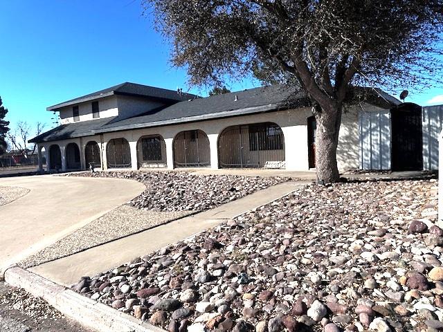 view of front of house