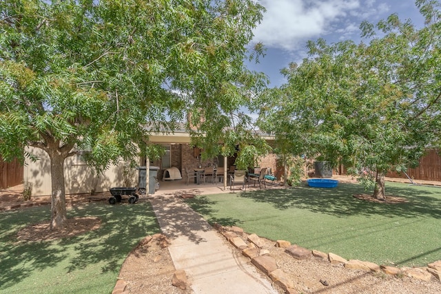 view of yard featuring a patio area