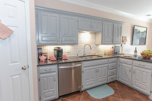 kitchen with crown molding, tasteful backsplash, visible vents, a sink, and dishwasher