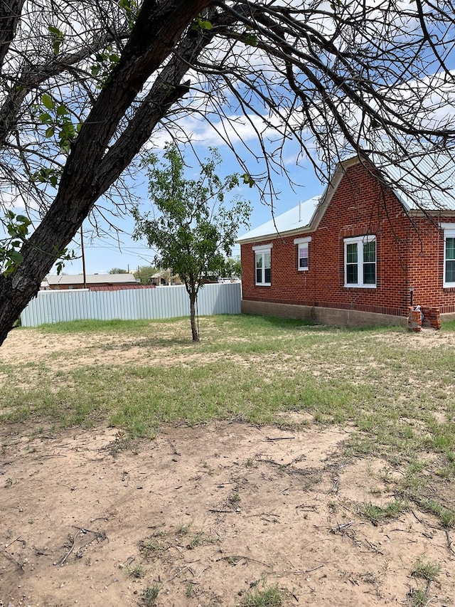 501 E 15th St, Big Spring, TX 79720 - view of yard
