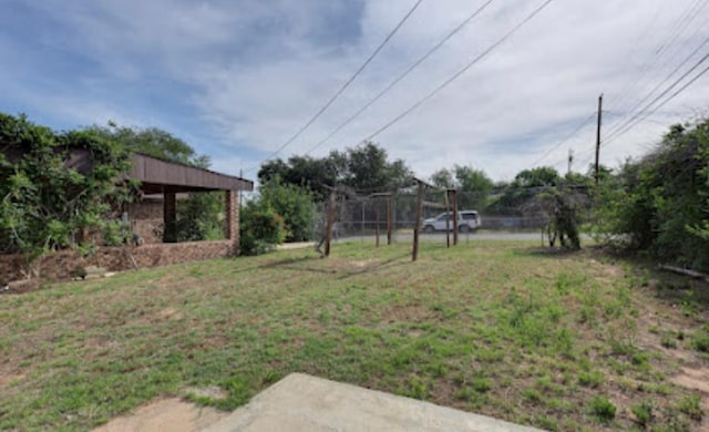1518 Stadium Ave, Big Spring, TX 79720 - view of green lawn
