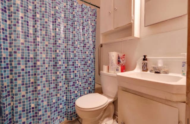 1518 Stadium Ave, Big Spring, TX 79720 - full bath featuring vanity, curtained shower, and tile patterned flooring