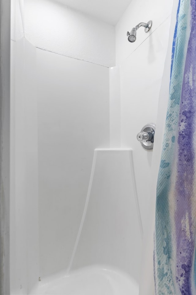 101 Waverly Dr, Midland, TX 79703 - bathroom featuring curtained shower