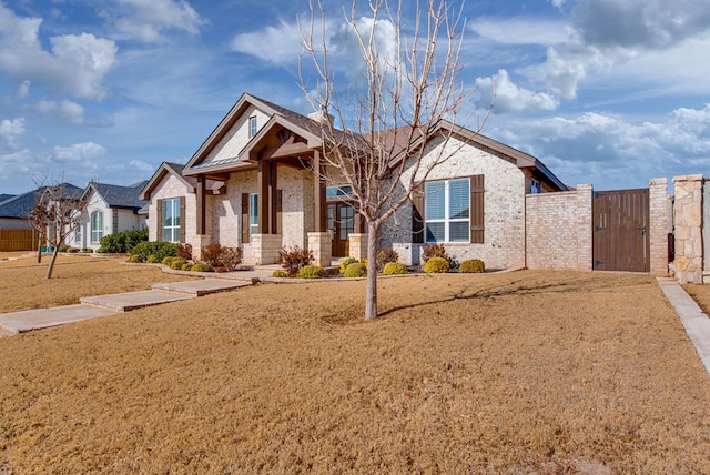 view of front of home featuring a front lawn