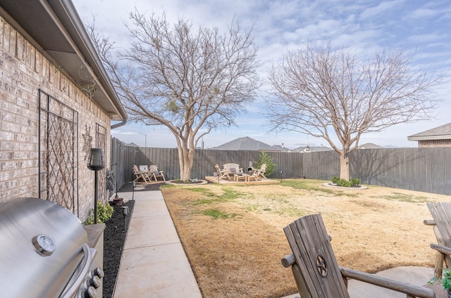 view of yard featuring a patio