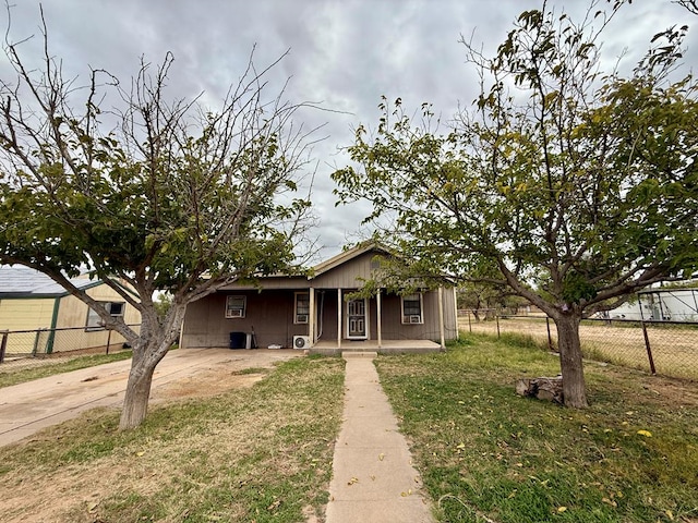 view of front of home with a front lawn