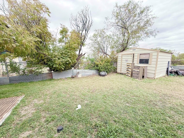 view of yard featuring a storage unit