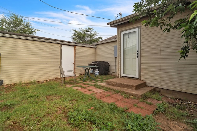 2004 N Monticello St, Big Spring, TX 79720 - view of grassy yard