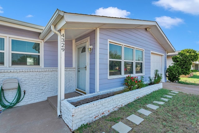view of front of house featuring a garage and a porch