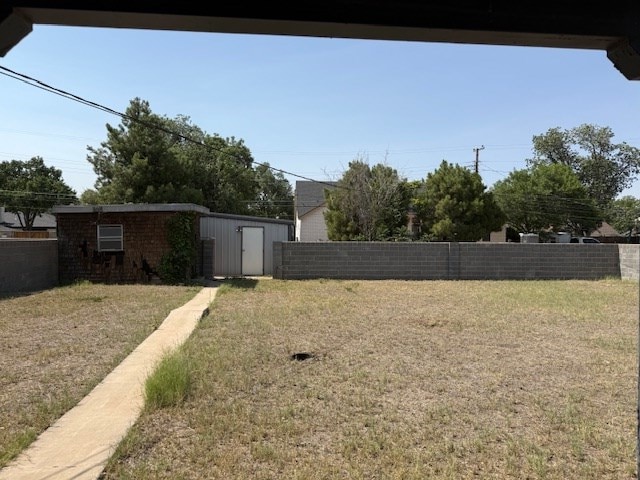1606 Shell Ave, Midland, TX 79705 - view of yard