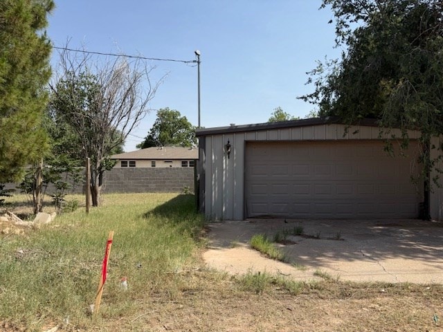 1606 Shell Ave, Midland, TX 79705 - view of detached garage