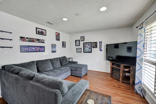 4107 Crestgate Ave, Midland, TX 79707 - living area with a textured ceiling, wood finished floors, recessed lighting, and baseboards