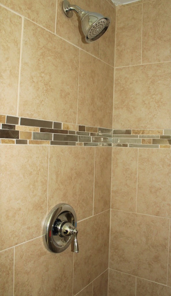 interior details featuring tiled shower