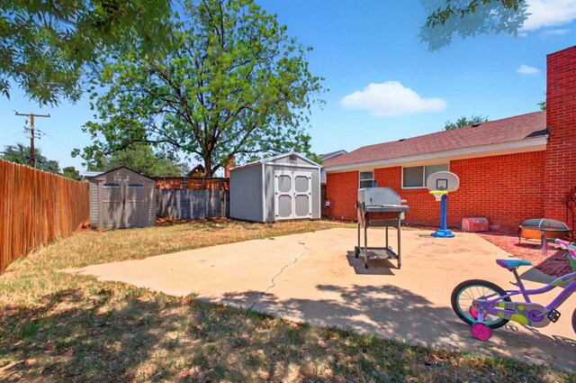 3216 W Dengar Ave, Midland, TX 79705 - fenced backyard featuring a patio area