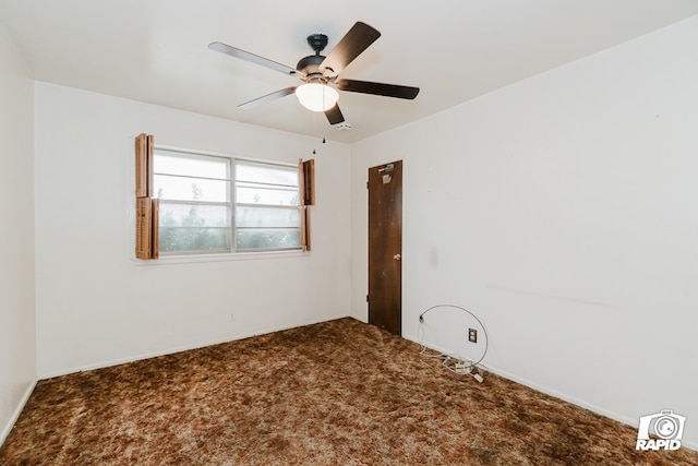 carpeted empty room featuring ceiling fan