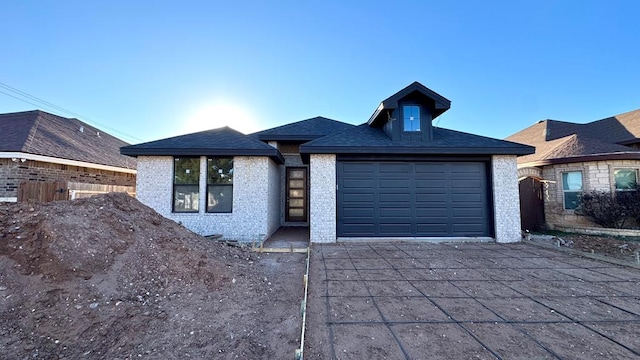 view of front facade featuring a garage