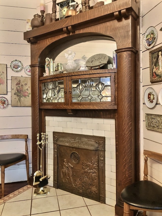 2311 30th St, Snyder, TX 79549 - detailed view of wooden walls and a fireplace
