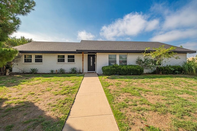 ranch-style house featuring a front lawn