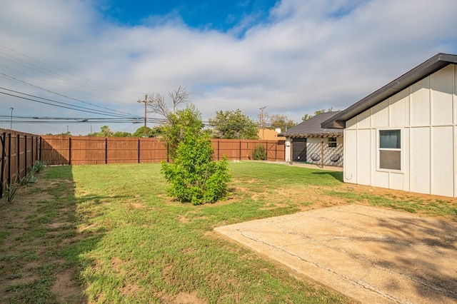 view of yard with a patio