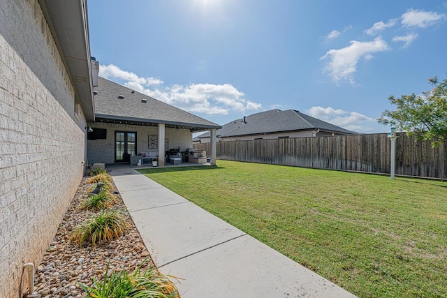 view of yard featuring a patio