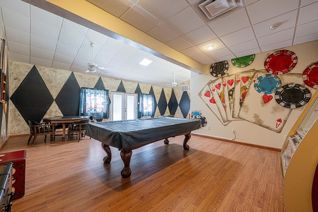 rec room with visible vents, a ceiling fan, wood finished floors, baseboards, and wallpapered walls