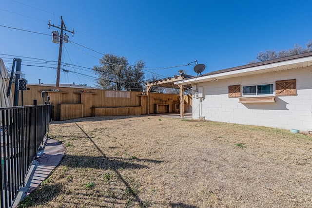 view of yard featuring fence