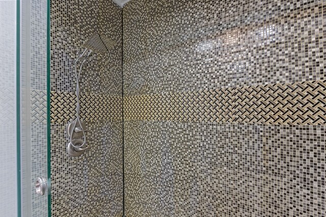 details with a tile shower