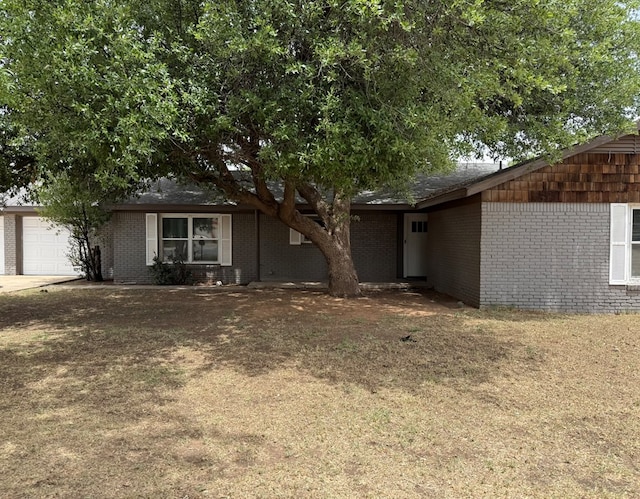 view of front of property featuring a garage, brick siding, and concrete driveway