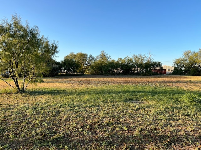 Listing photo 3 for 1803 20th St, Snyder TX 79549