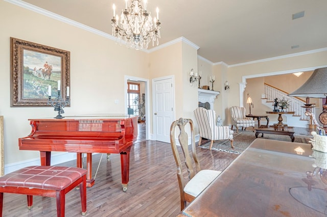 dining room featuring hardwood / wood-style flooring, ornamental molding, and a notable chandelier